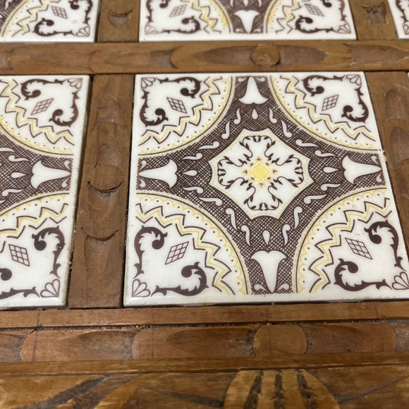 Vintage 1970’s Wooden Ceramic Tile Serving Tray W/ Handles - Picture 9 of 11